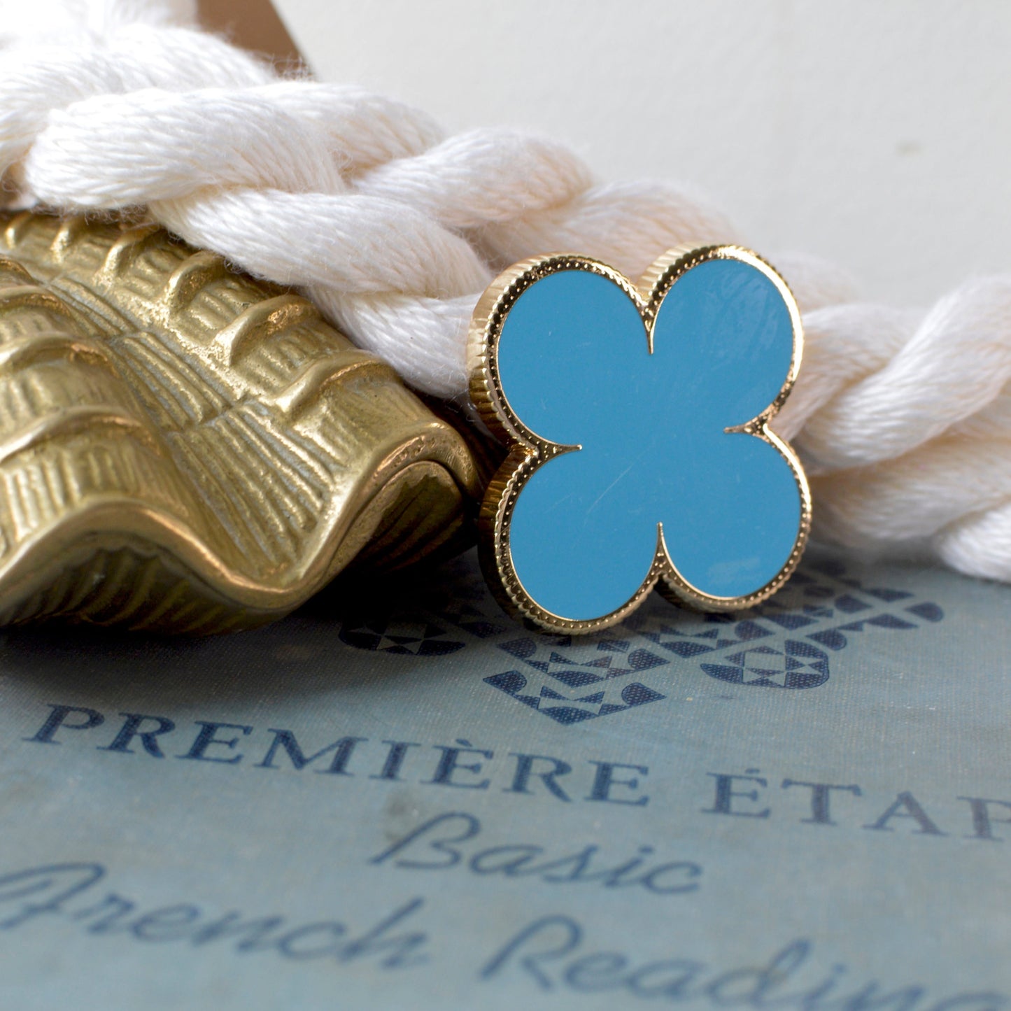 Empire Turquoise Clover Needle Minder