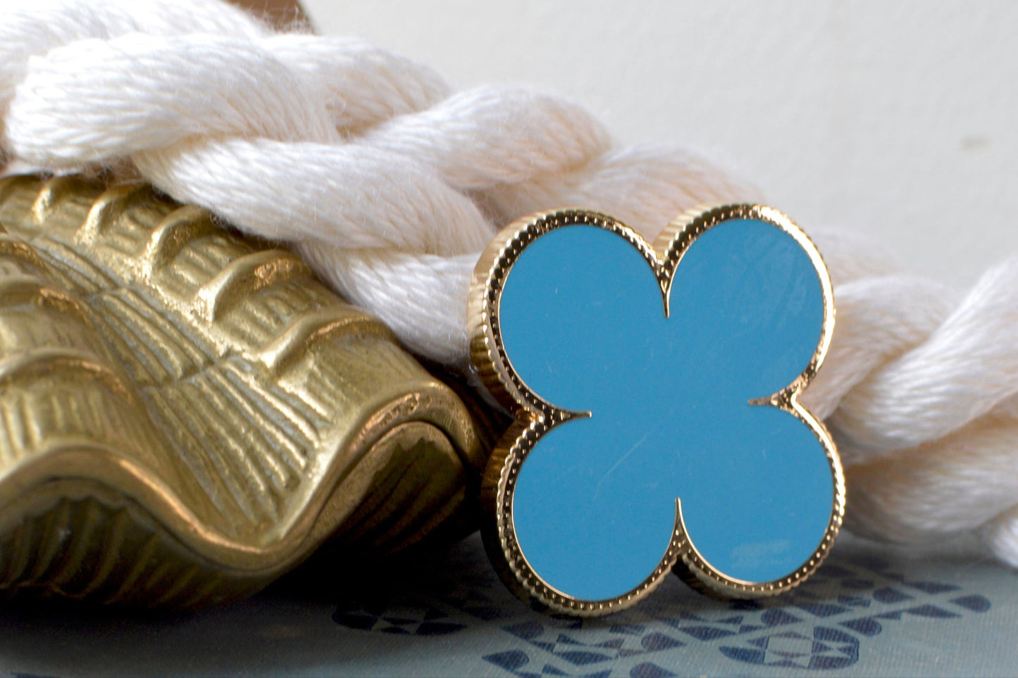 Empire Turquoise Clover Needle Minder