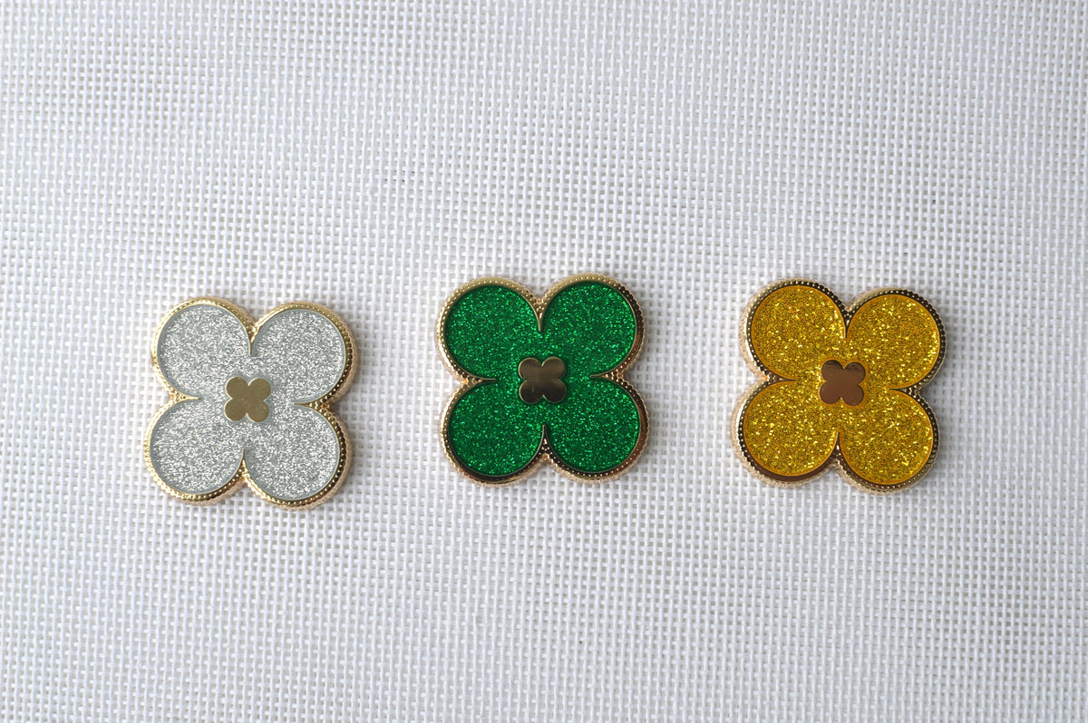 Gold Glitter Clover Needle Minder