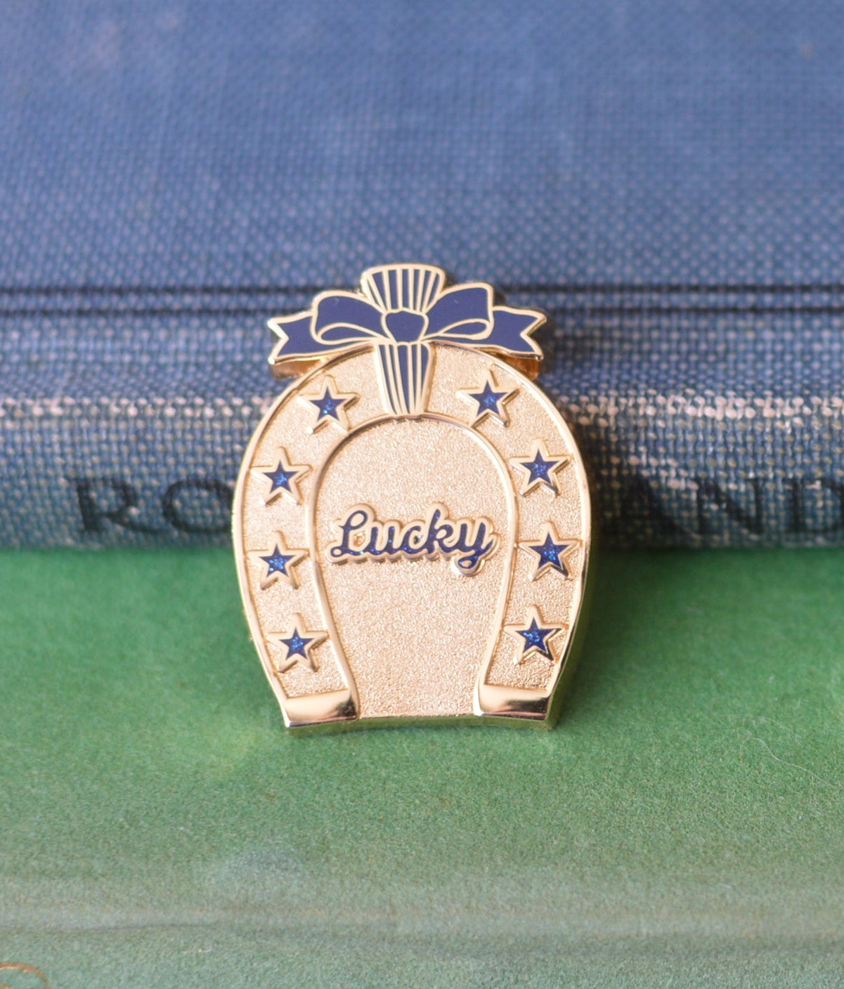 Lucky Star Horseshoe Needle Minder - Sapphire