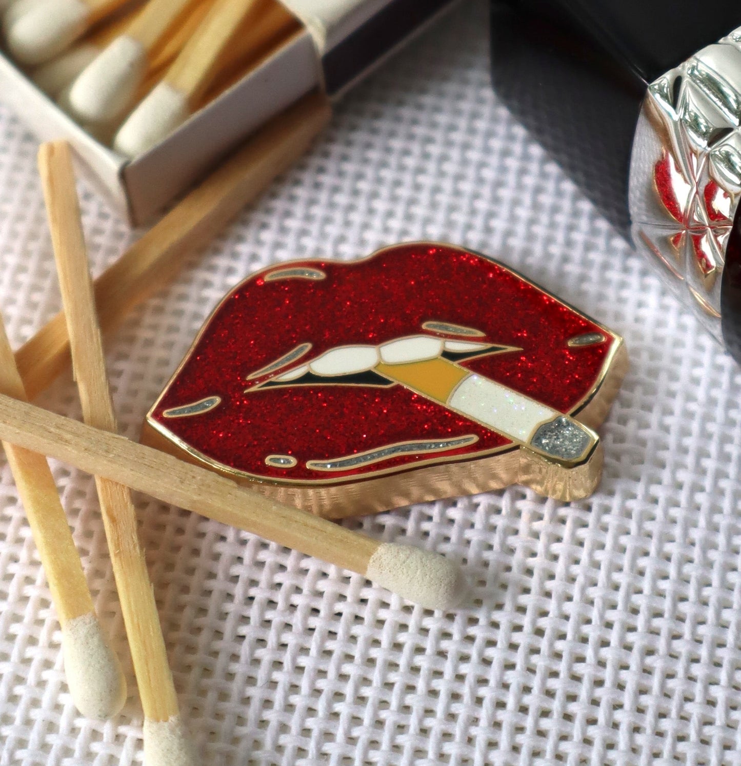 Hot Lips Cigarette Needle Minder