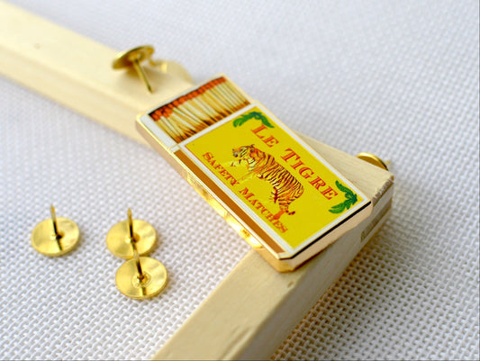 Le Tigre Matchbox Needle Minder