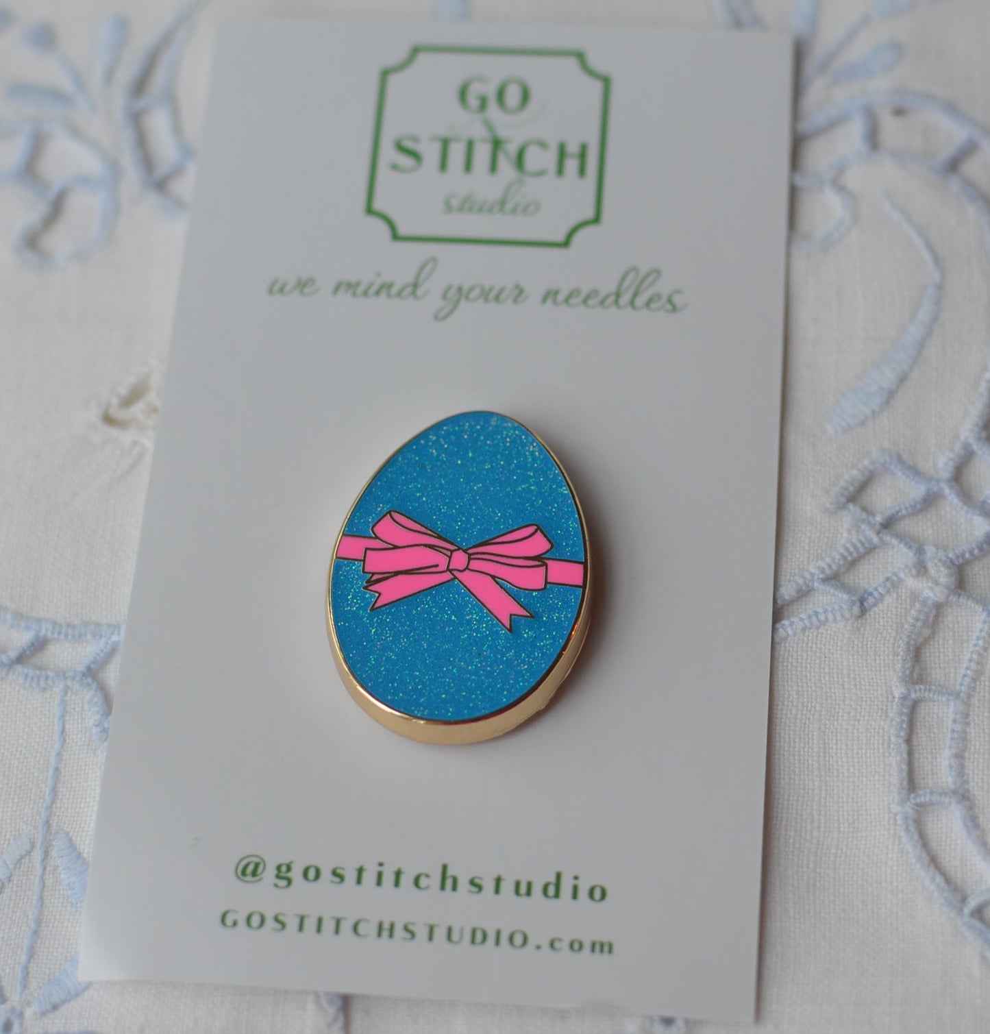 Blue Royale Glitter Egg Needle Minder (Pink version available in stores)