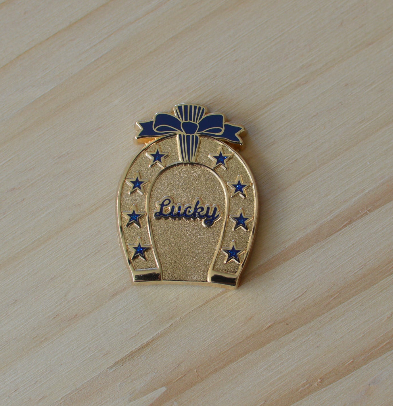 Lucky Star Horseshoe Needle Minder - Sapphire