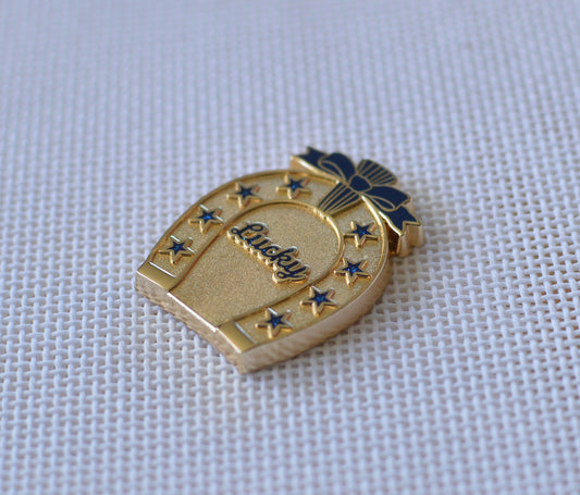 Lucky Star Horseshoe Needle Minder - Sapphire