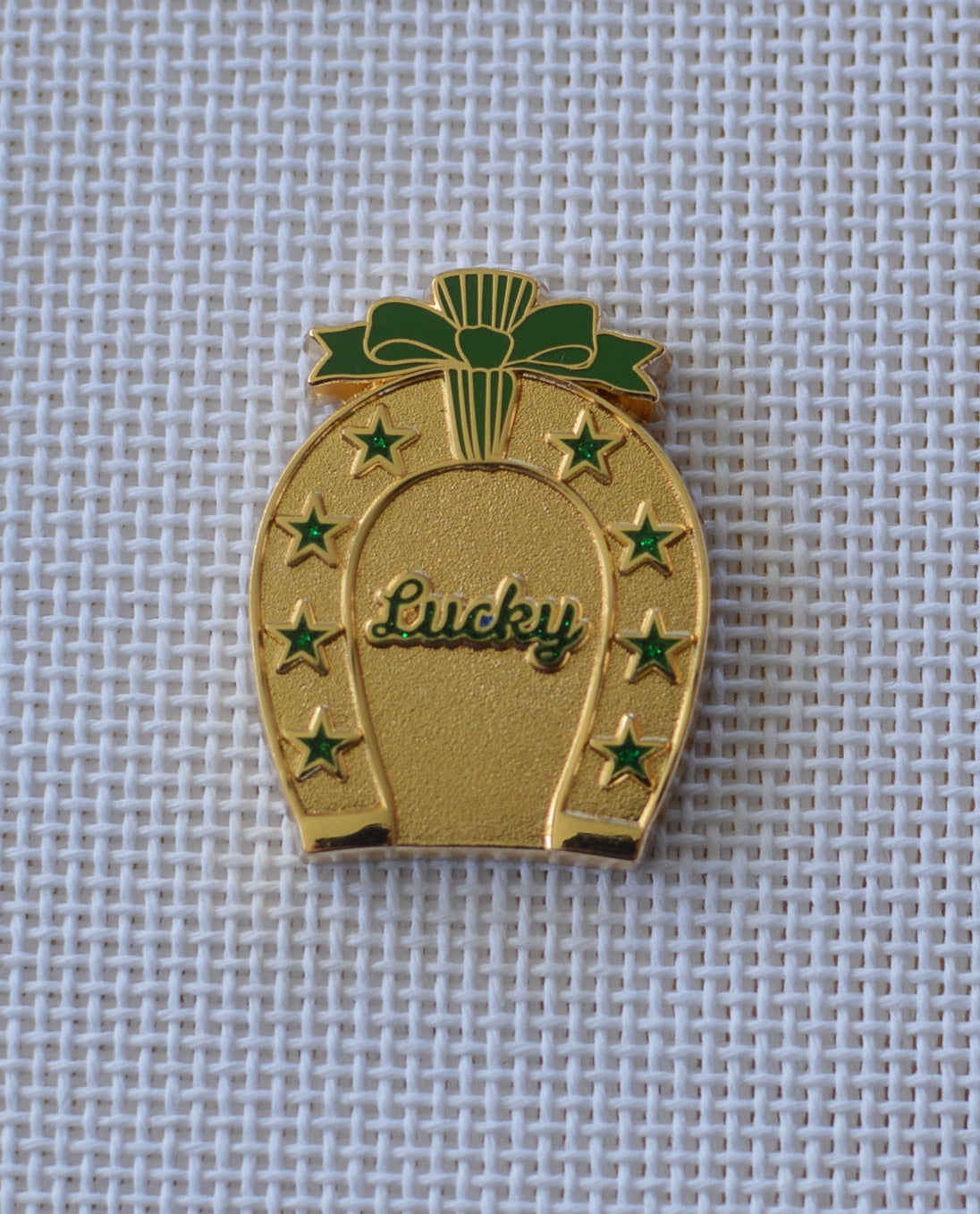 Lucky Star Horseshoe Needle Minder - Emerald Green