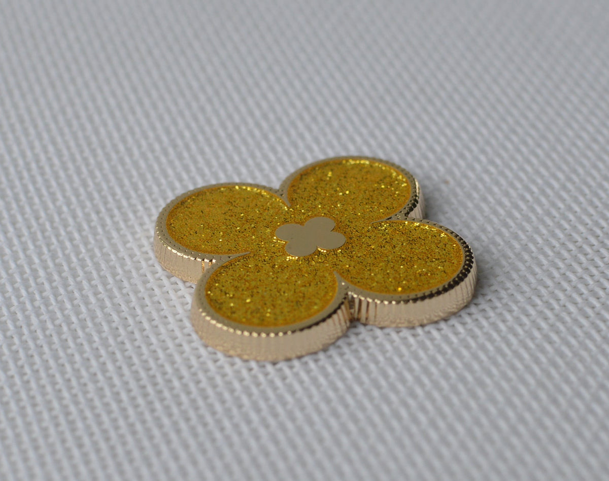 Gold Glitter Clover Needle Minder