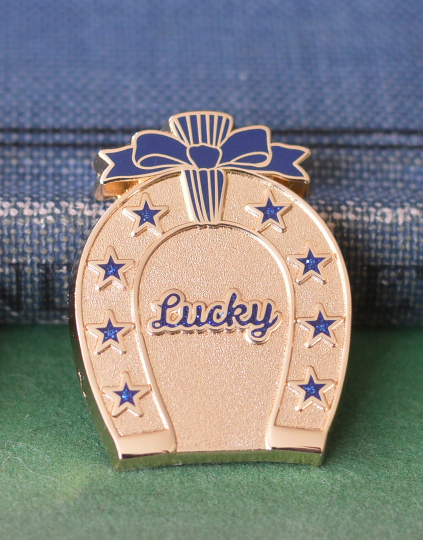 Lucky Star Horseshoe Needle Minder - Sapphire