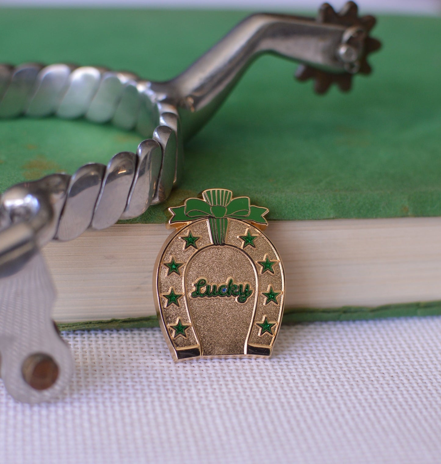 Lucky Star Horseshoe Needle Minder - Emerald Green