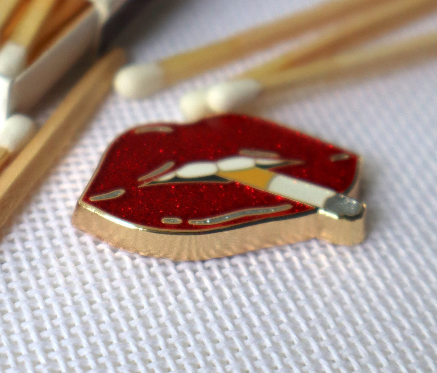 Hot Lips Cigarette Needle Minder