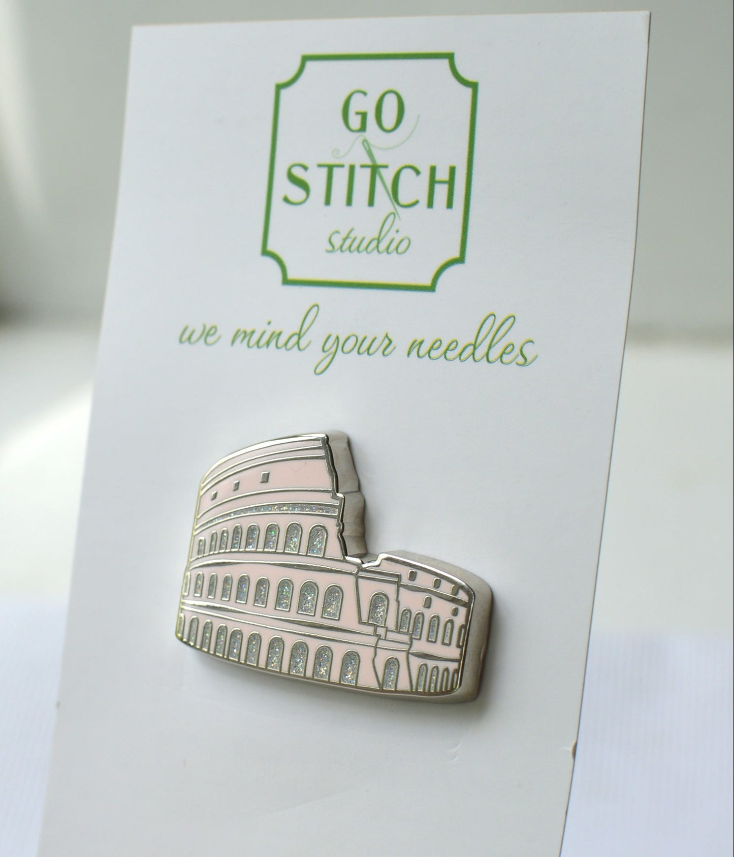 Wholesale Roman Colosseum w/Glitter Needle Minder (mini magnet)