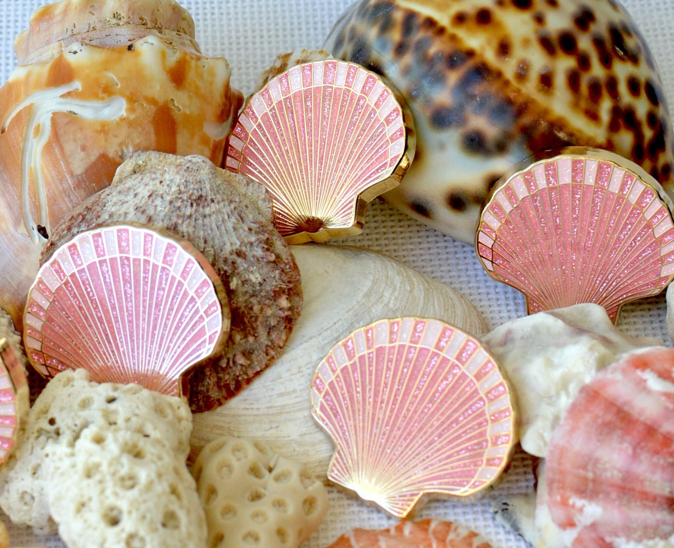 Wholesale Pink Glitter Scallop Shell Needle Minder