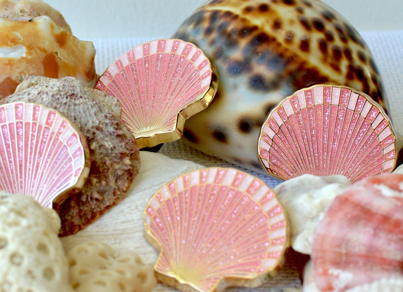 Wholesale Pink Glitter Scallop Shell Needle Minder